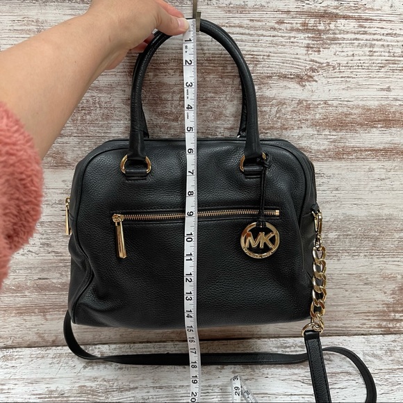 Micheal Kors versatile leather bag - Picture 13 of 14